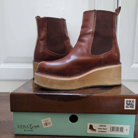 Diba True Shoes - Cognac Platform Chelsea Boot - Women's